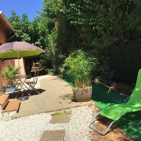 Charmant Appartement A Le Muy Avec Terrasse Et Jardin Ngoại thất bức ảnh
