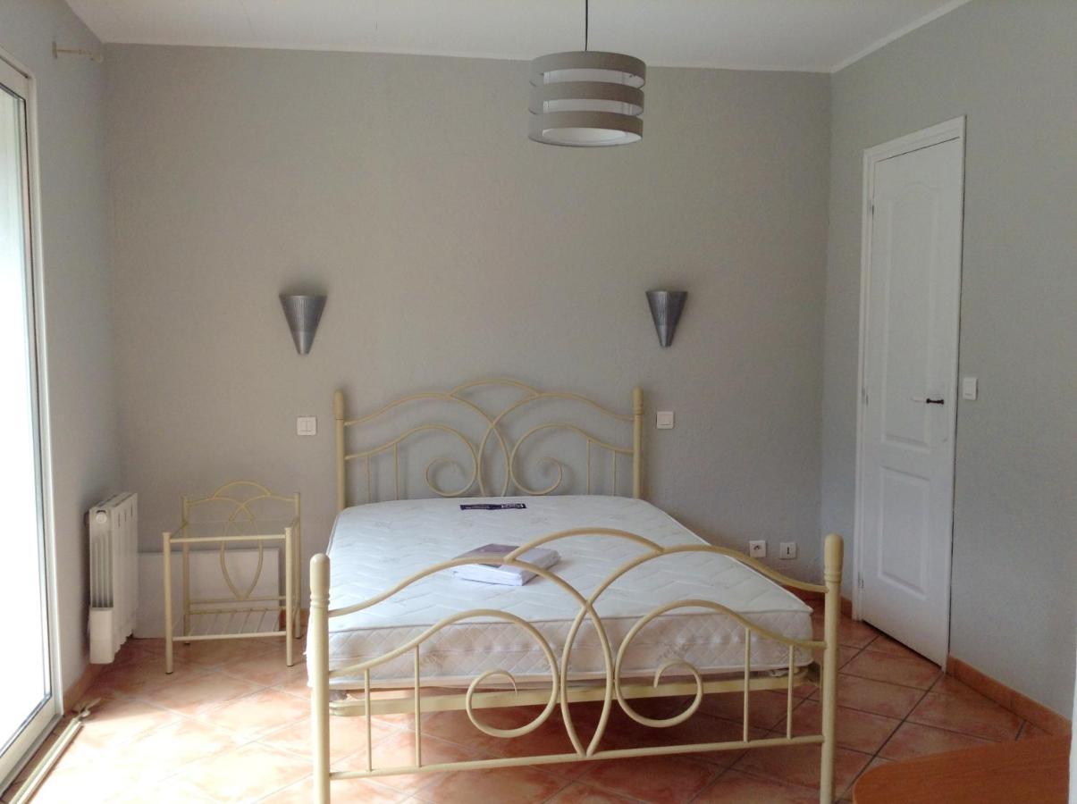 Charmant Appartement A Le Muy Avec Terrasse Et Jardin Ngoại thất bức ảnh