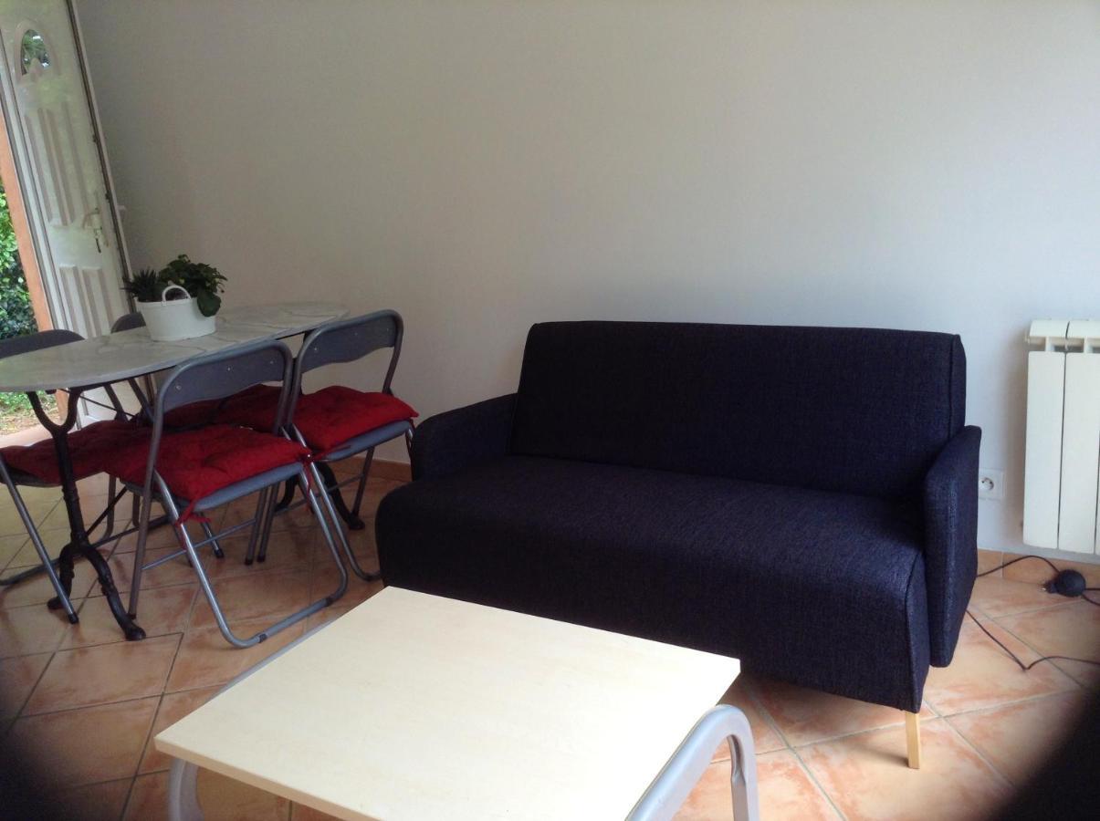 Charmant Appartement A Le Muy Avec Terrasse Et Jardin Ngoại thất bức ảnh