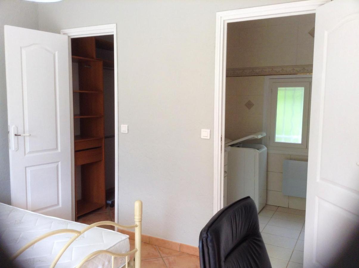 Charmant Appartement A Le Muy Avec Terrasse Et Jardin Ngoại thất bức ảnh