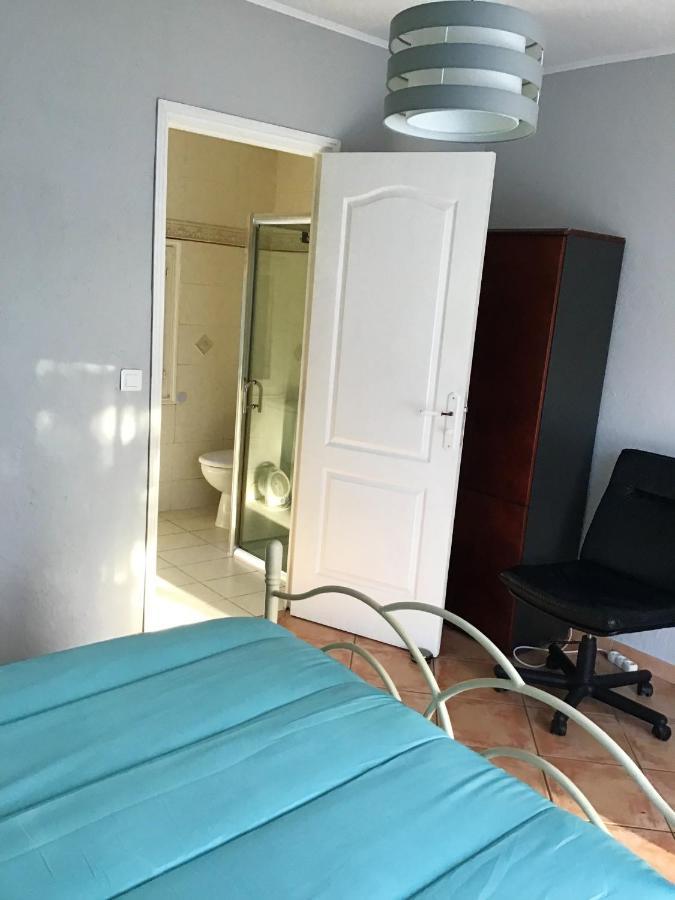 Charmant Appartement A Le Muy Avec Terrasse Et Jardin Ngoại thất bức ảnh