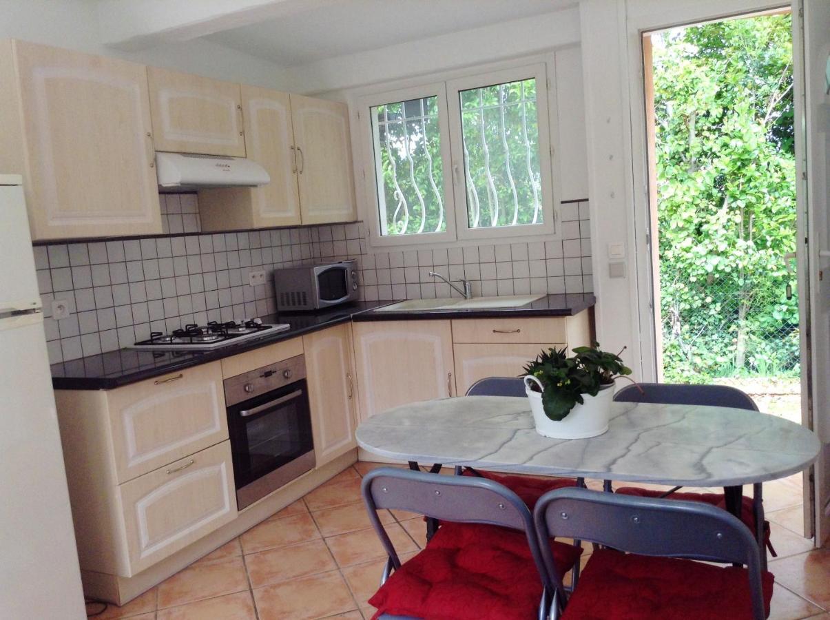 Charmant Appartement A Le Muy Avec Terrasse Et Jardin Ngoại thất bức ảnh